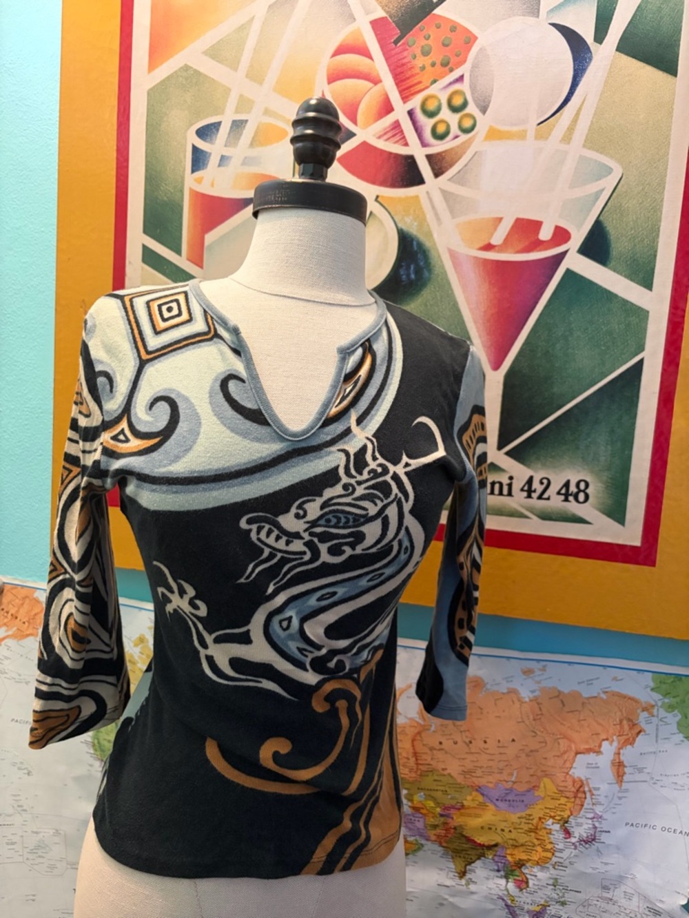 Abstract Dragon Print Long-Sleeve Top - Black & Light Blue